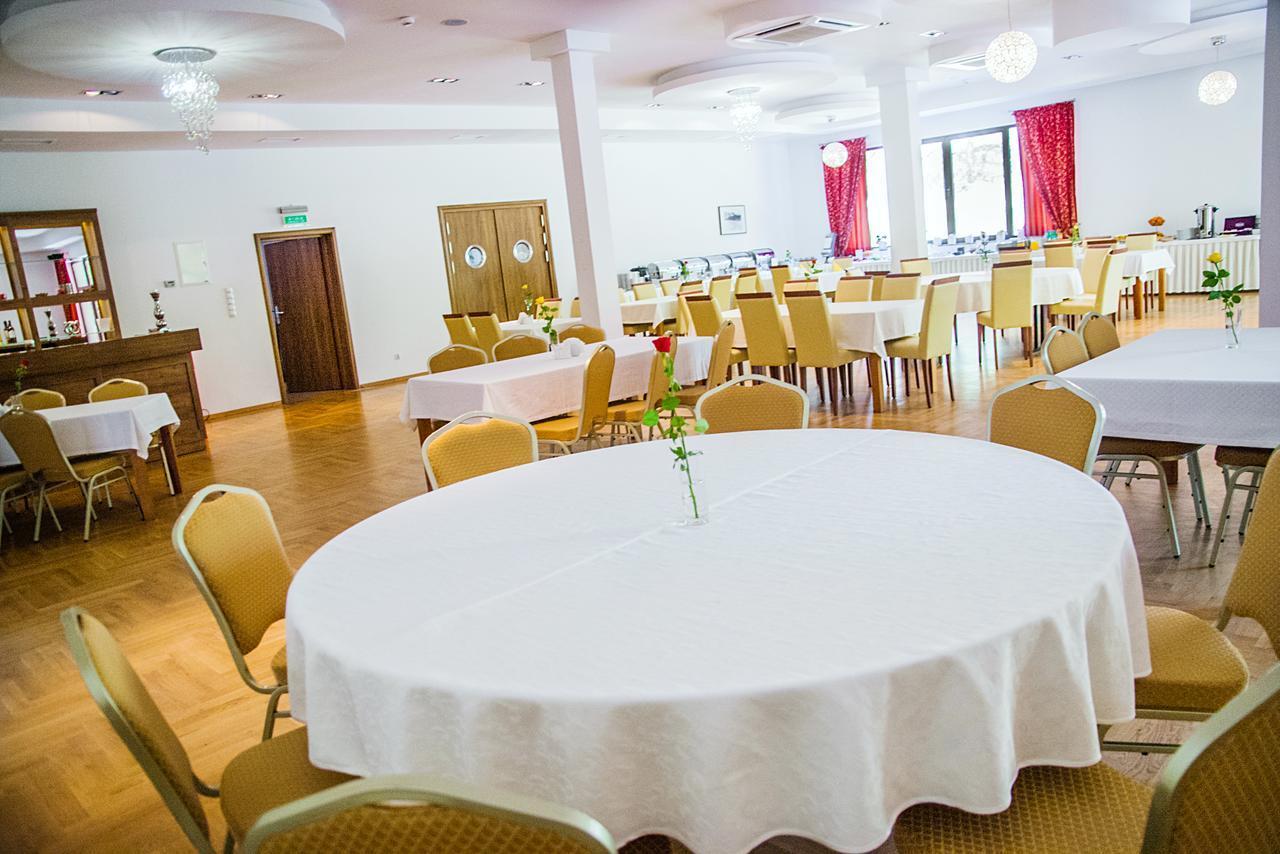 Hotel Drohicki Дрохичин Екстериор снимка