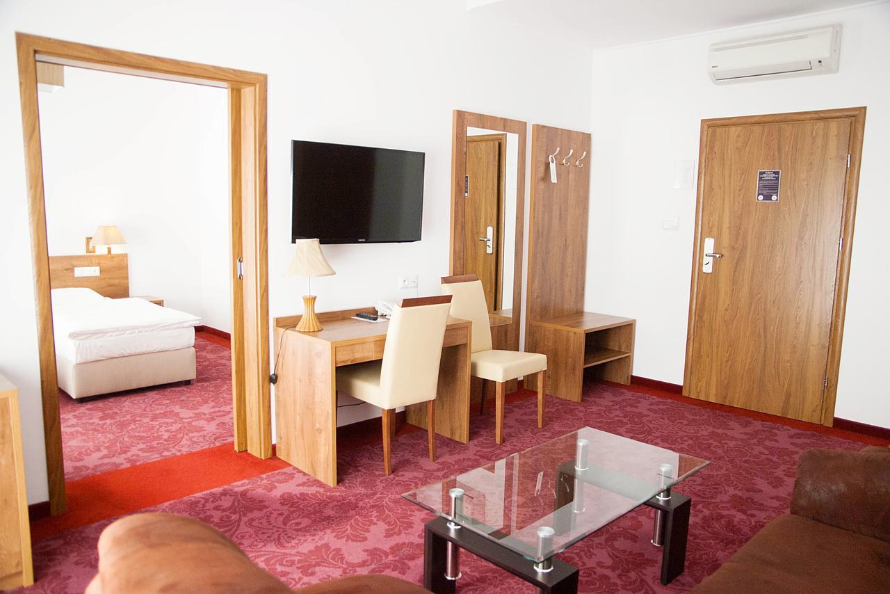Hotel Drohicki Дрохичин Екстериор снимка